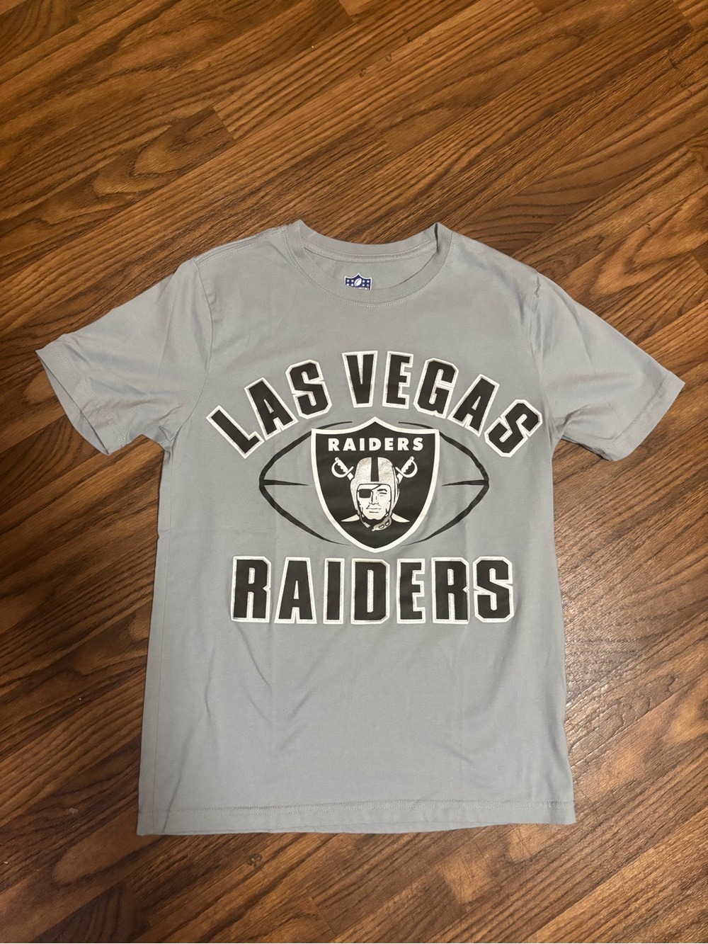 Las Vegas Raiders Gray Graphic Tee - NFL Team Shirt Woman’s Small.